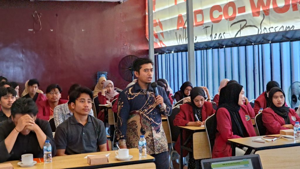 Tingkatkan KTW Prodi Ekonomi Syariah UMM Workshop Penulisan Tugas Akhir 2
