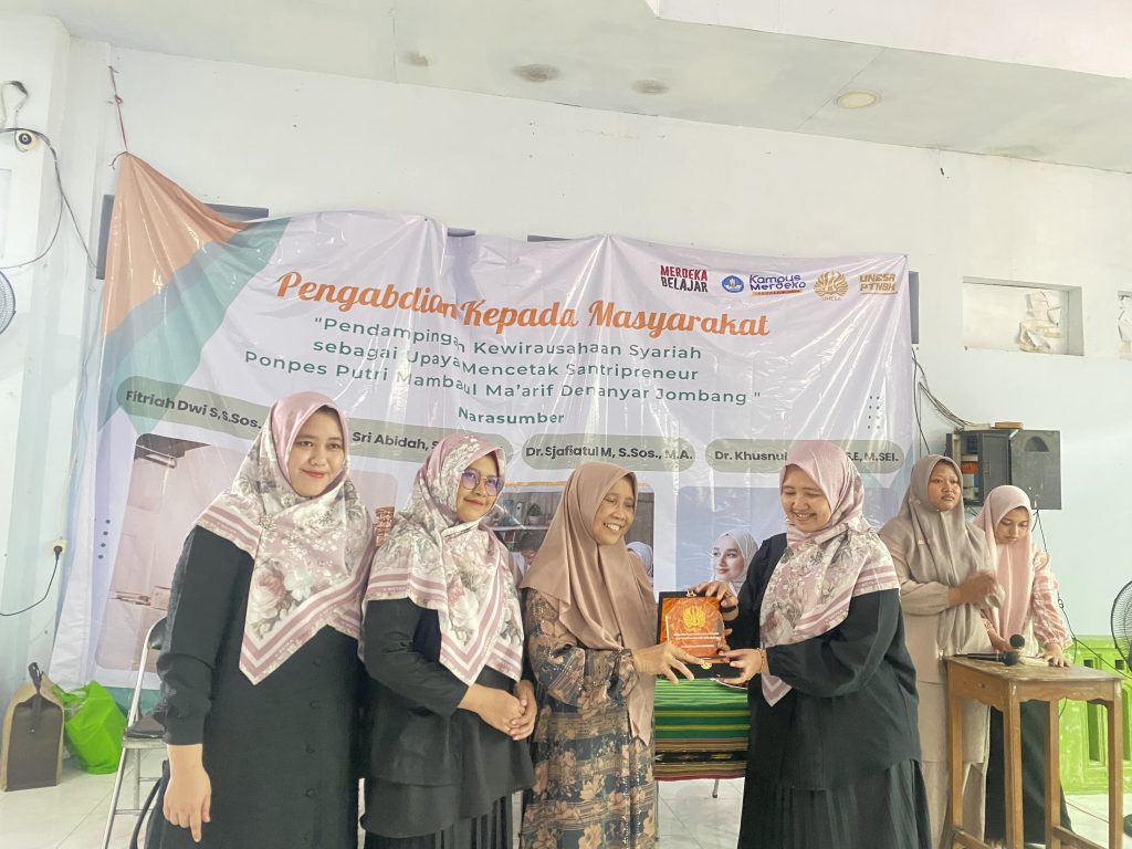 Dampingi Kewirausahaan Syariah, Tim PKM Unesa Cetak Santripreneur Ponpes Putri Mambaul Ma’arif Denanyar Jombang 1