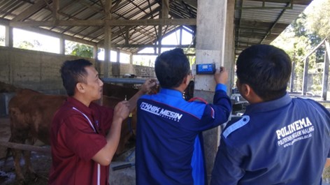 Pasang Instalasi Panel Surya, Tim PPM Polinema Support Petani Ikan Koi Tulungagung 4