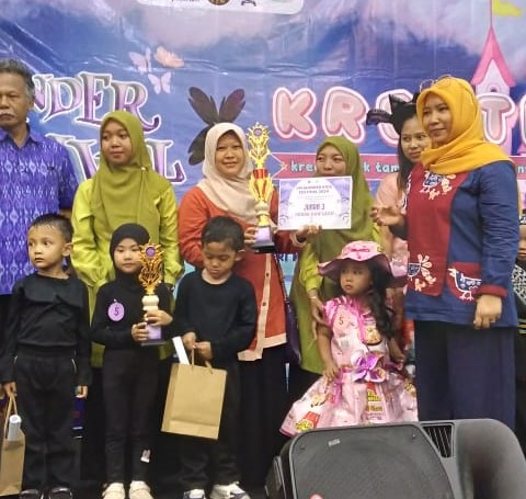 Siswa TK ABA 13 Malang Juara Tari UM Wonder Kids Festival 2