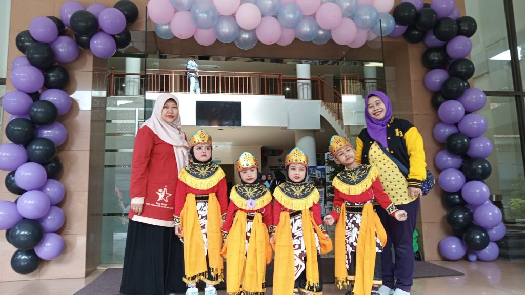 Siswa TK ABA 13 Malang Juara Tari UM Wonder Kids Festival 1