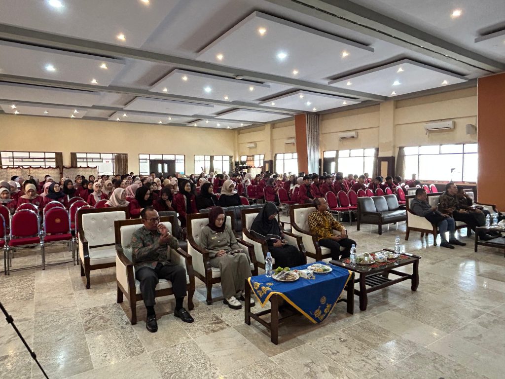 Prodi EP FEB UMM Seminar Bisnis dan Ekonomi-Serahkan Sertifikat Penghargaan Sejumlah Mitra DUDI 5