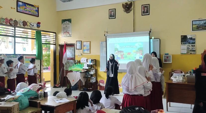 PMM Mitra Dosen Kelompok 42 UMM Sosialisasi Cyber Bullying Siswa SDN 2 Merjosari 2