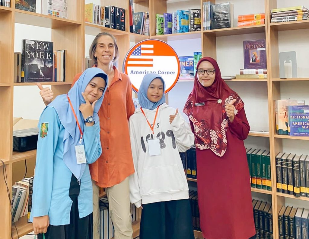 Tim DKV SMK Mutu Gondanglegi Juara Knowledge Battle American Corner 2 Tim DKV SMK Mutu Gondanglegi Juara Knowledge Battle American Corner 2