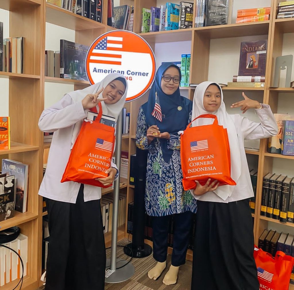 Tim DKV SMK Mutu Gondanglegi Juara Knowledge Battle American Corner 1 Tim DKV SMK Mutu Gondanglegi Juara Knowledge Battle American Corner 1