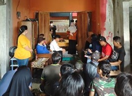 Mahasiswa Kedokteran UMM Sosialisasi-Pencegahan Hemorrhoid Pekerja Konveksi Kota Malang 2