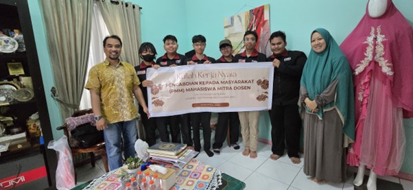 Mahasiswa Kedokteran UMM Sosialisasi-Pencegahan Hemorrhoid Pekerja Konveksi Kota Malang 1