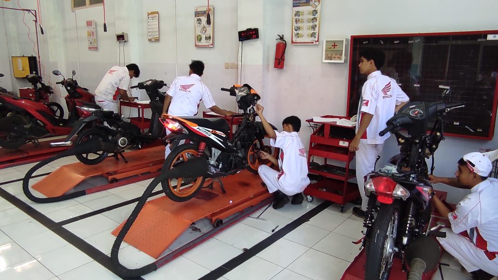 Siswa SMK Mugas Pembekalan Uji Kompetensi Keahlian 3