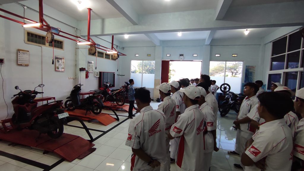 Siswa SMK Mugas Pembekalan Uji Kompetensi Keahlian 4