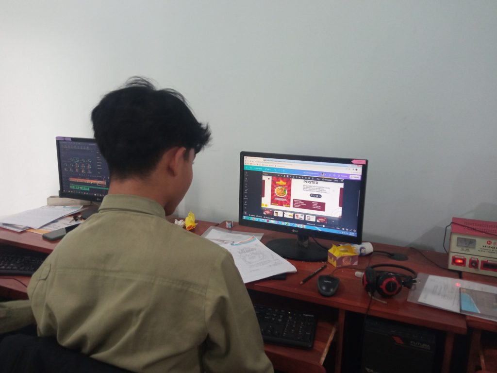 Siswa DKV SMK Mugas UKK Fokus Desain-Packaging Produk 1
