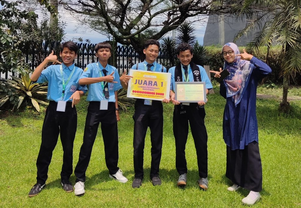 Alfreda Zulfikar Arek DKV SMK Mutu Gondanglegi Juara Satu Fotografi Nasional Socioscience 2