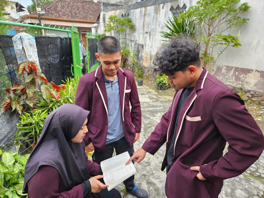 Tiga Mahasiswa Ekonomi Syariah UMM Terbitkan Buku Mudhaarabah Menurut Empat Madzab 1