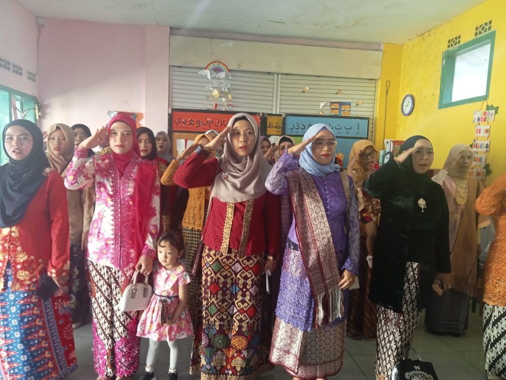 Tampak Gagah dan Anggun Siswa-Siswi TK ABA 13 Malang Memperingati Hari Kartini 2