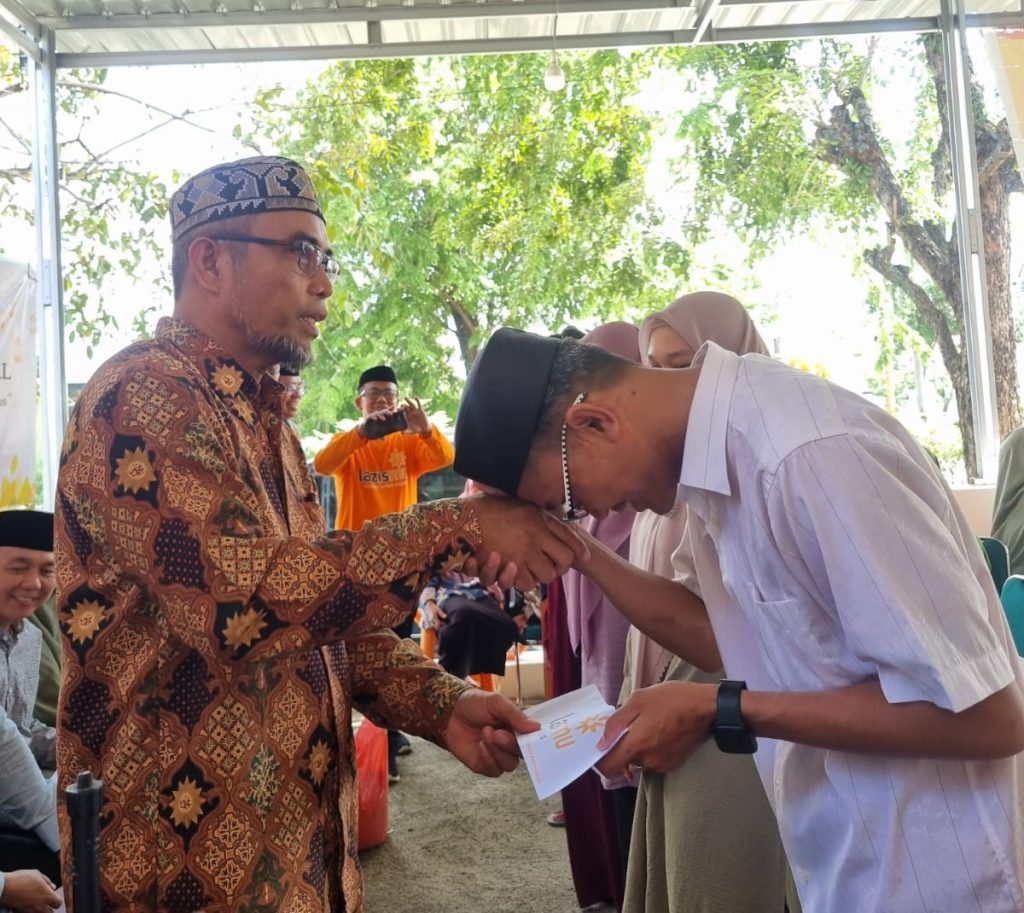 Momentum Hardiknas, Lazismu Wajo Beri Kado 129 Guru Non PNS 2
