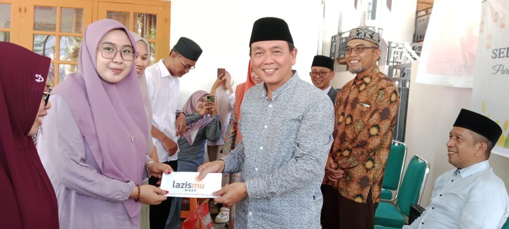 Momentum Hardiknas, Lazismu Wajo Beri Kado 129 Guru Non PNS 1