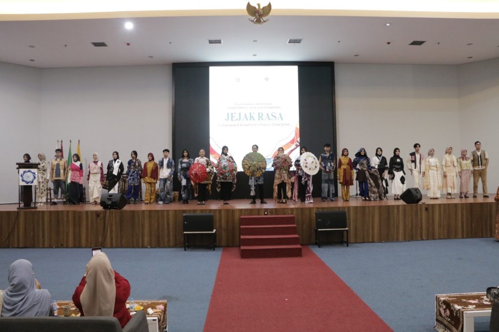 Mahasiswa Prodi Kriya Tekstil dan Fashion UM Bandung Gelar Pameran Jejak Rasa 2