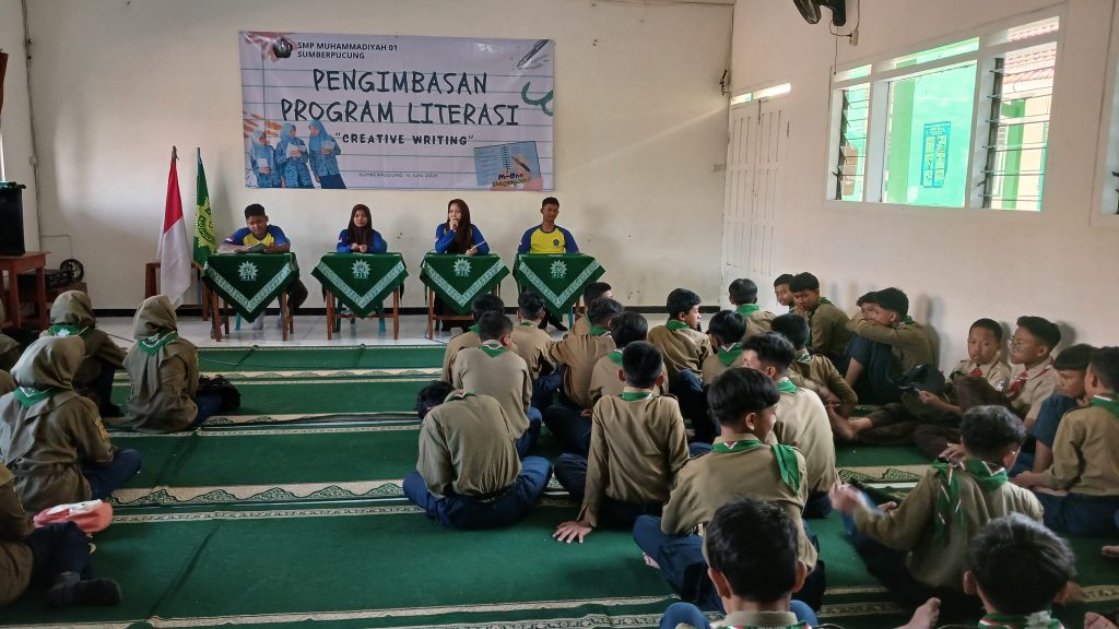 Sukses Karya Jejak Langkah Jejak Cerita, Siswa SMP M-One Sumberpucung Sambut Buku Kedua 1