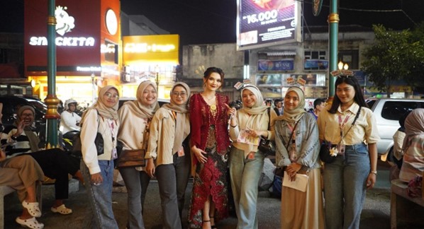 Pra Event Olivfest, Fervent Creative UMM Sukses Pikat Pengunjung Kayutangan Heritage 2 Pra Event Olivfest, Fervent Creative UMM Sukses Pikat Pengunjung Kayutangan Heritage 2