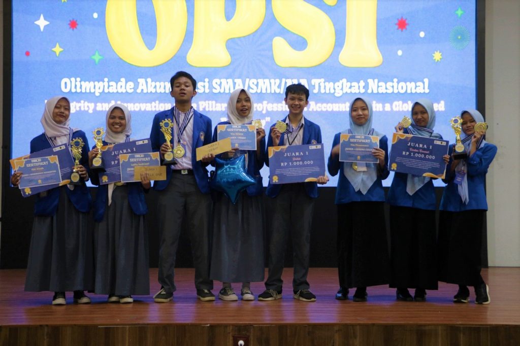 Antusias Pelajar SMA-Sederajat Kompetisi Olimpiade Akuntansi UM Bandung 2