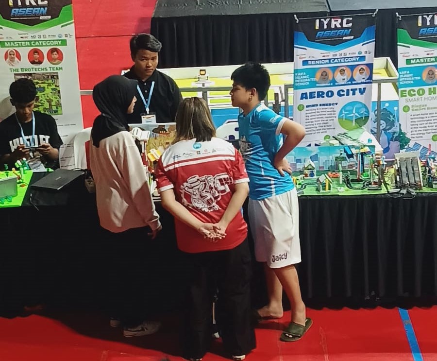 Garuda Muda SMK Mutu  Gondanglegi Juara IYRC ASEAN, Creative-Eco Inovator   2