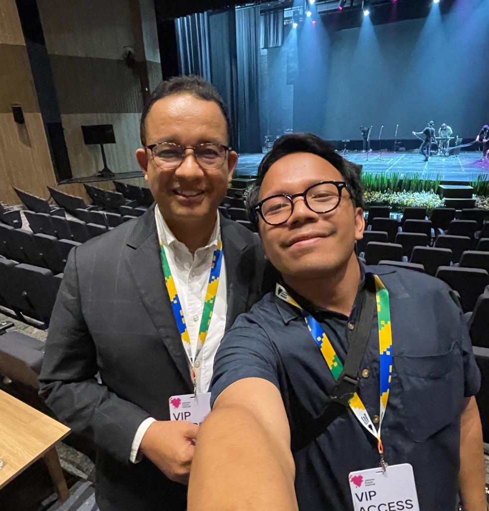 Fikri Mauludi Alumni Ekonomi Syariah UMM Entertainer Handal di BUMD Jakarta Tourisindo 2