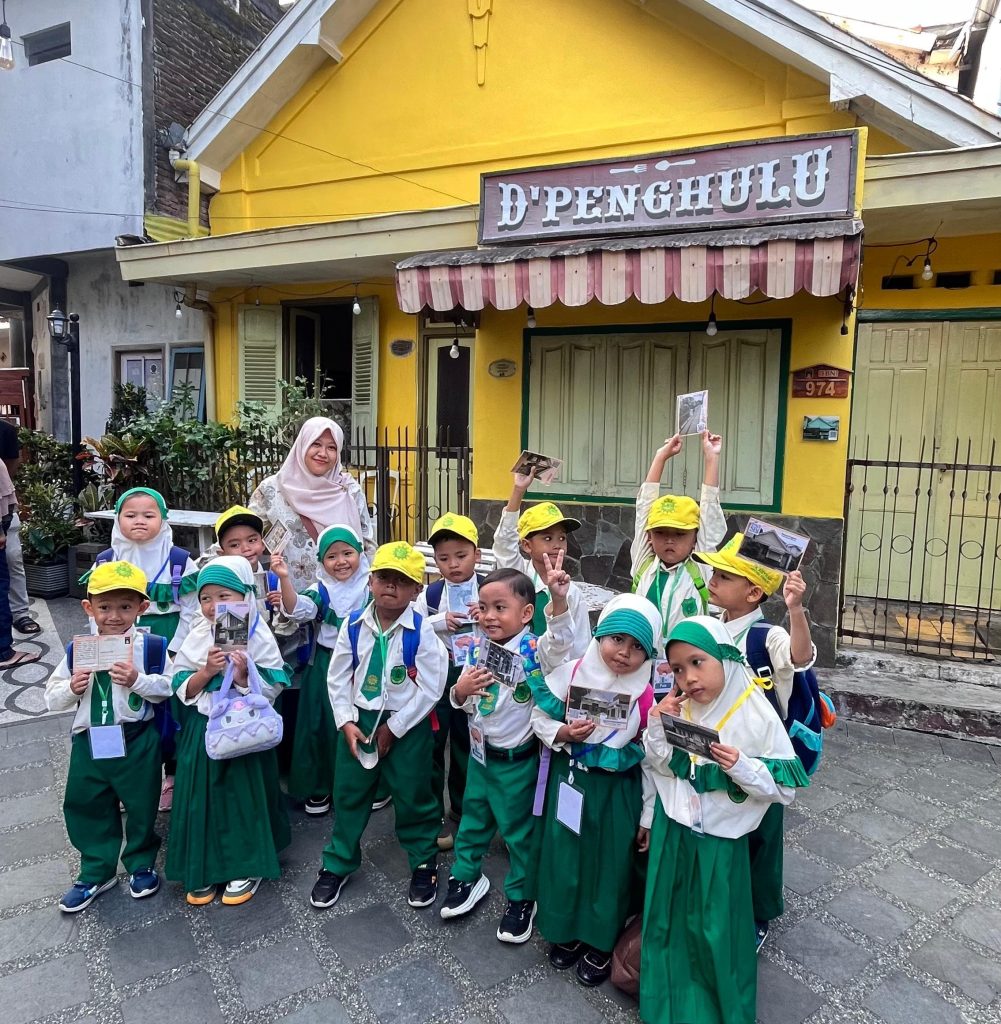 Siswa TK ABA 13 Malang Outing Class ke Alun-Alun Merdeka-Kayutangan Heritage 2