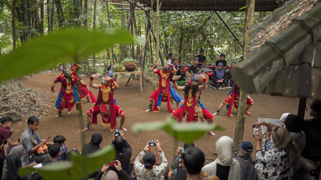 Arture, Mahasiswa Ilmu Komunikasi UMM Wujudkan Swargo-Hidupkan Peken Ngawonggo Tajinan 2