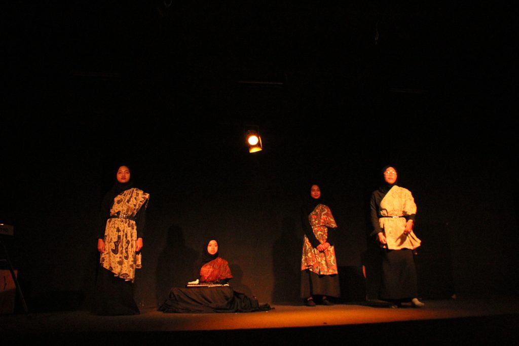 Mahasiswa PGSD UMM Perform Musikalisasi Puisi, Implementasi Matkul Advance Material Bahasa Indonesia 4