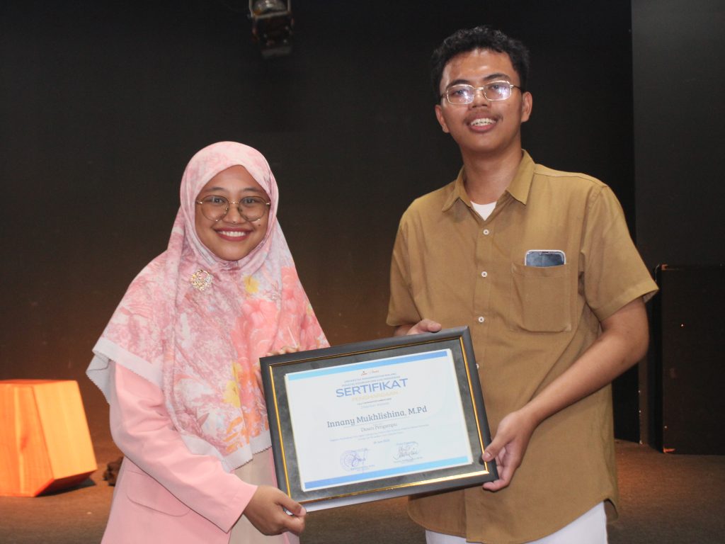 Mahasiswa PGSD UMM Perform Musikalisasi Puisi, Implementasi Matkul Advance Material Bahasa Indonesia 2