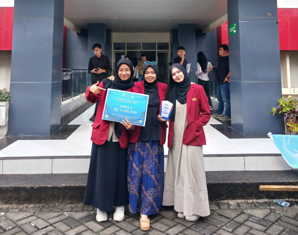 Matkul Kewirausahaan Jalan Sukses Tim Prodi Ekonomi Syariah UMM Juara Businees Model Canvas Divakara Expo 1