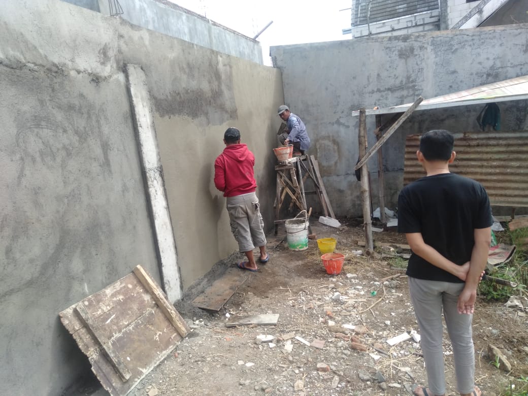 Wujudkan Lingkungan RT04/RW16 Desa Ngenep Aman Tim PKM Polinema Bangun Pagar Permanen 3