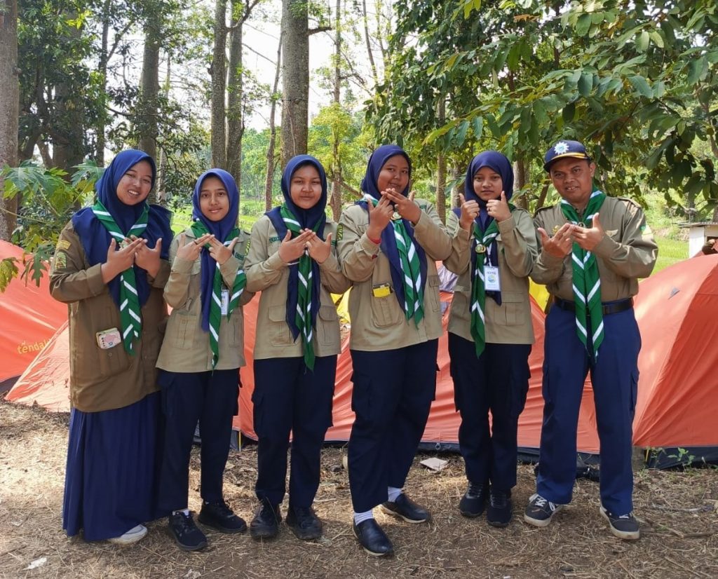 Qabilah Hizbul Wathan SMK Mugas Kemah Besar Jatim 1 Qabilah Hizbul Wathan SMK Mugas Kemah Besar Jatim 1