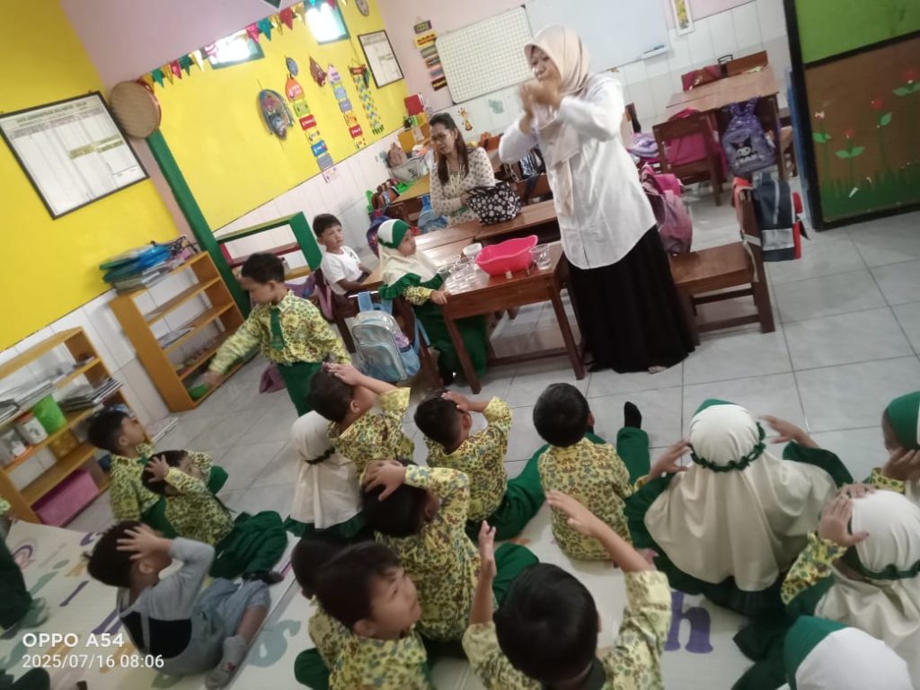 MPLS Siswa Baru TK ABA 13 Malang Pengembangan Motorik-Adaptasi Lingkungan   2