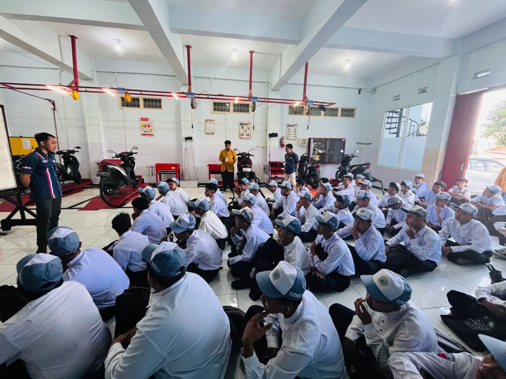 MPLS SMK Mugas Siswa Baru Menerima Materi Kedisiplinan-Spiritual Keagamaan, serta Penguatan Karakter   1