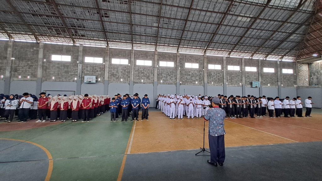 Kepsek SMK Mugas Malang Simbolis Berangkatkan Siswa PKL 1