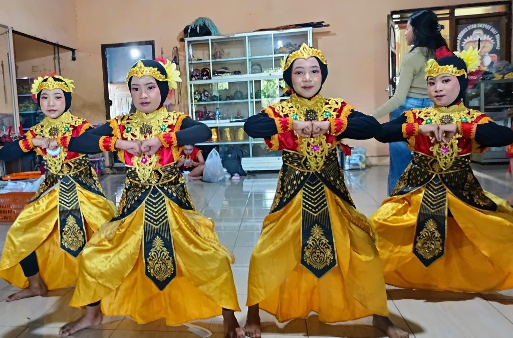 Siswa MD2 Elementary Sumberpucung Juara Tari Kabupaten Malang 2 Siswa MD2 Elementary Sumberpucung Juara Tari Kabupaten Malang 2