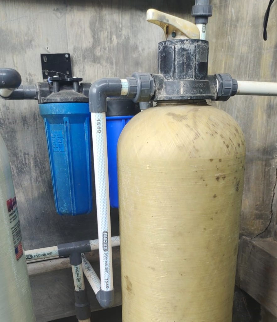 Tim PPM Polinema Pasang Filtrasi Air Minum Unggas Tenaga Surya di Sumberingin Kidul, Tulungagung 3