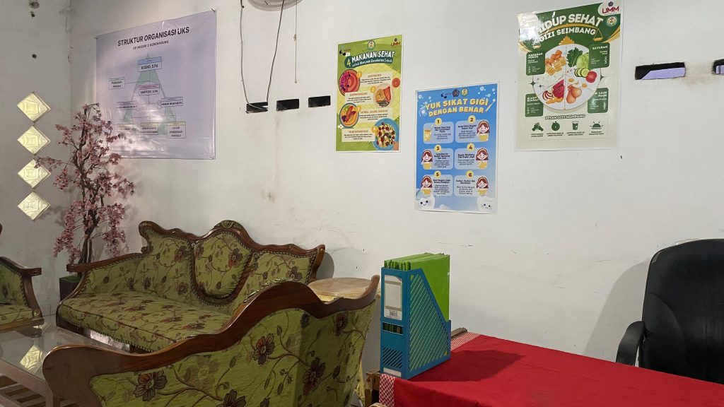 Mahasiswa UMM Program Pengabdian Masyarakat Optimalisasi Fungsi UKS SDN 2 Kebonagung Pakisaji 3 Mahasiswa UMM Program Pengabdian Masyarakat Optimalisasi Fungsi UKS SDN 2 Kebonagung Pakisaji 3