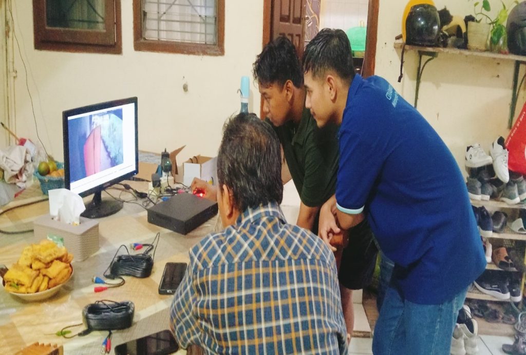Tingkatkan Keterampilan Teknis Santri, Tim PKM Polinema Pelatihan-Pemasangan CCTV di Ponpes Putra Baitul Qur’an Al Khusyu Malang 2
