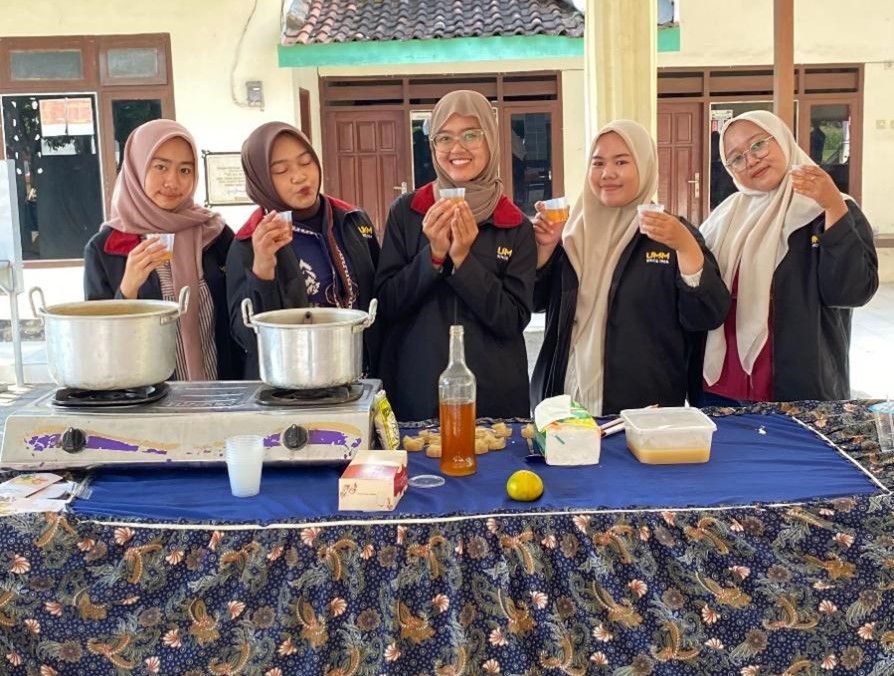 Inovatif Proker Mahasiswa PMM Bhaktiku Negeri UMM Kenalkan Permen Jahe-Jamu Tradisional 2