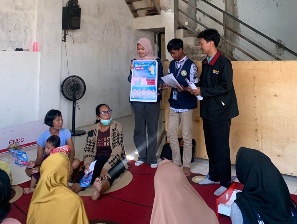 Mahasiswa PMM UMM Penyuluhan Hipertensi-Edukasi Obat di Posyandu Desa Tegalsari, Jember 1