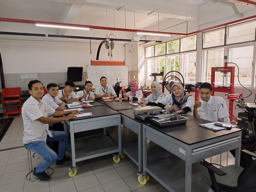 Guru SMK Mugas Pelatihan Modul Dasar-Sertifikasi Bronze 1
