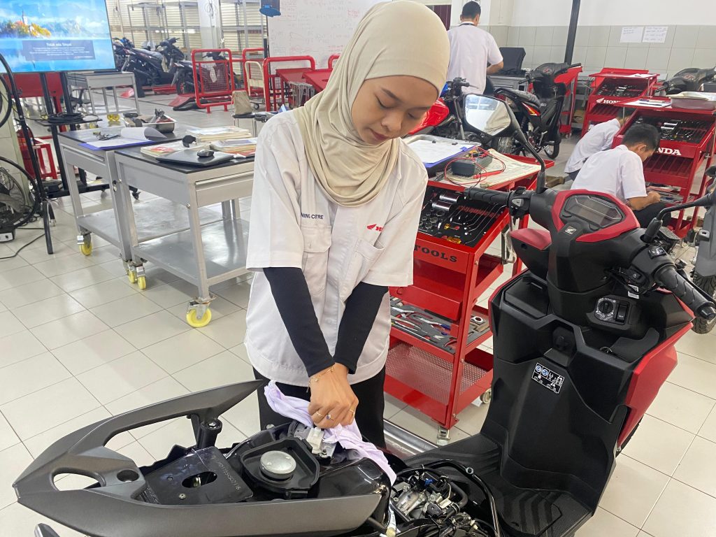 Guru SMK Mugas Pelatihan Modul Dasar-Sertifikasi Bronze 2