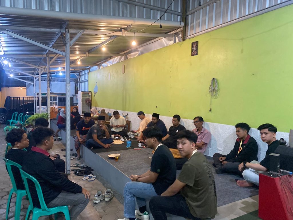 Mahasiswa PMM UMM-Karang Taruna Kaweron Upgrading Program Pemuda Kreatif dan Produktif 2