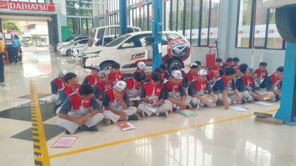 SMK Mutu Gondanglegi Implementasi Deep Learning Pembelajaran Karakter Industri 2