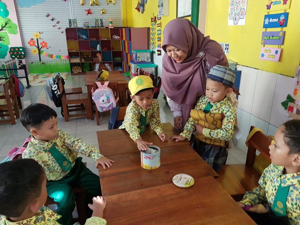 Program Pendidikan TK ABA 13 Malang Wujudkan Siswa Unggul Kemampuan Dasar-Keterampilan Motorik 1