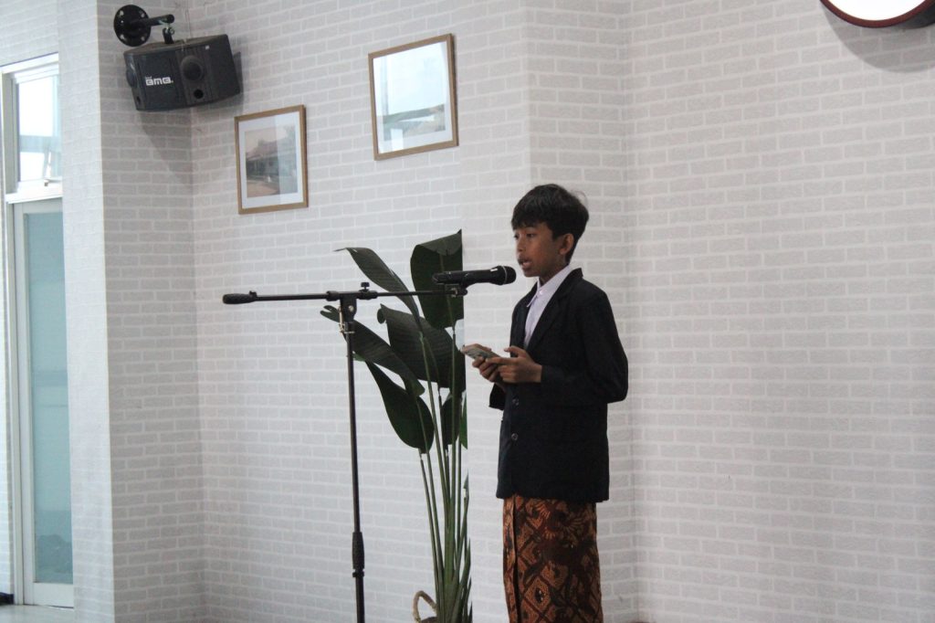 SMK Mugas Lomba Pidato-Baca Puisi Tematik Kemerdekaan RI 1 SMK Mugas Lomba Pidato-Baca Puisi Tematik Kemerdekaan RI 1