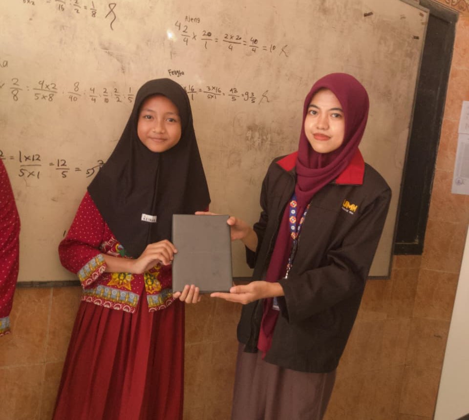 Cegah Muntaber, Mahasiswa PMM UMM Edukasi-Sosialisasi PHBS Siswa SDN Watukenongo 2 Mojokerto 3