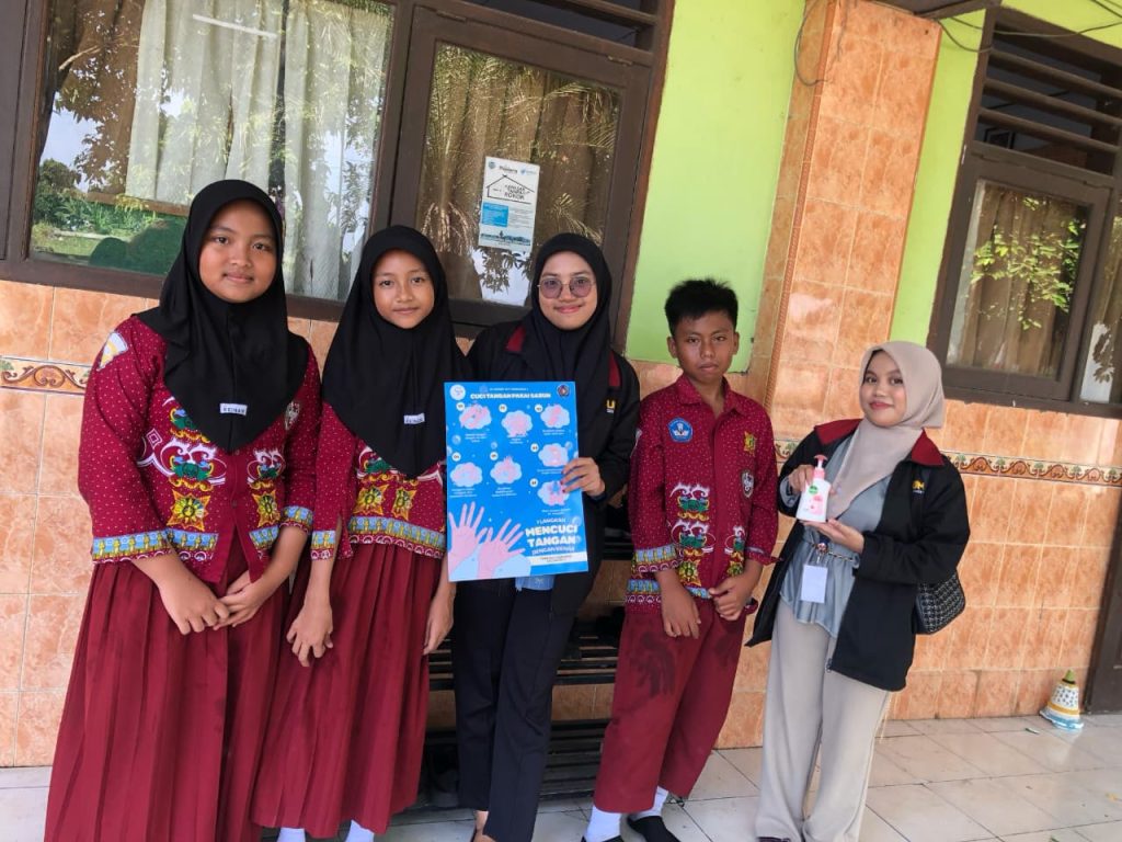 Cegah Muntaber, Mahasiswa PMM UMM Edukasi-Sosialisasi PHBS Siswa SDN Watukenongo 2 Mojokerto 4