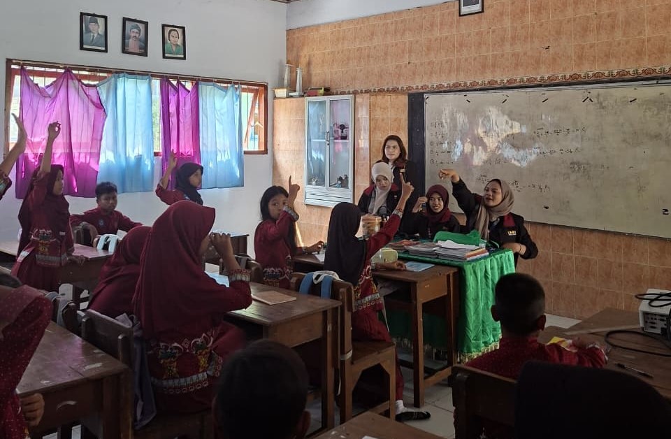 Cegah Muntaber, Mahasiswa PMM UMM Edukasi-Sosialisasi PHBS Siswa SDN Watukenongo 2 Mojokerto 2